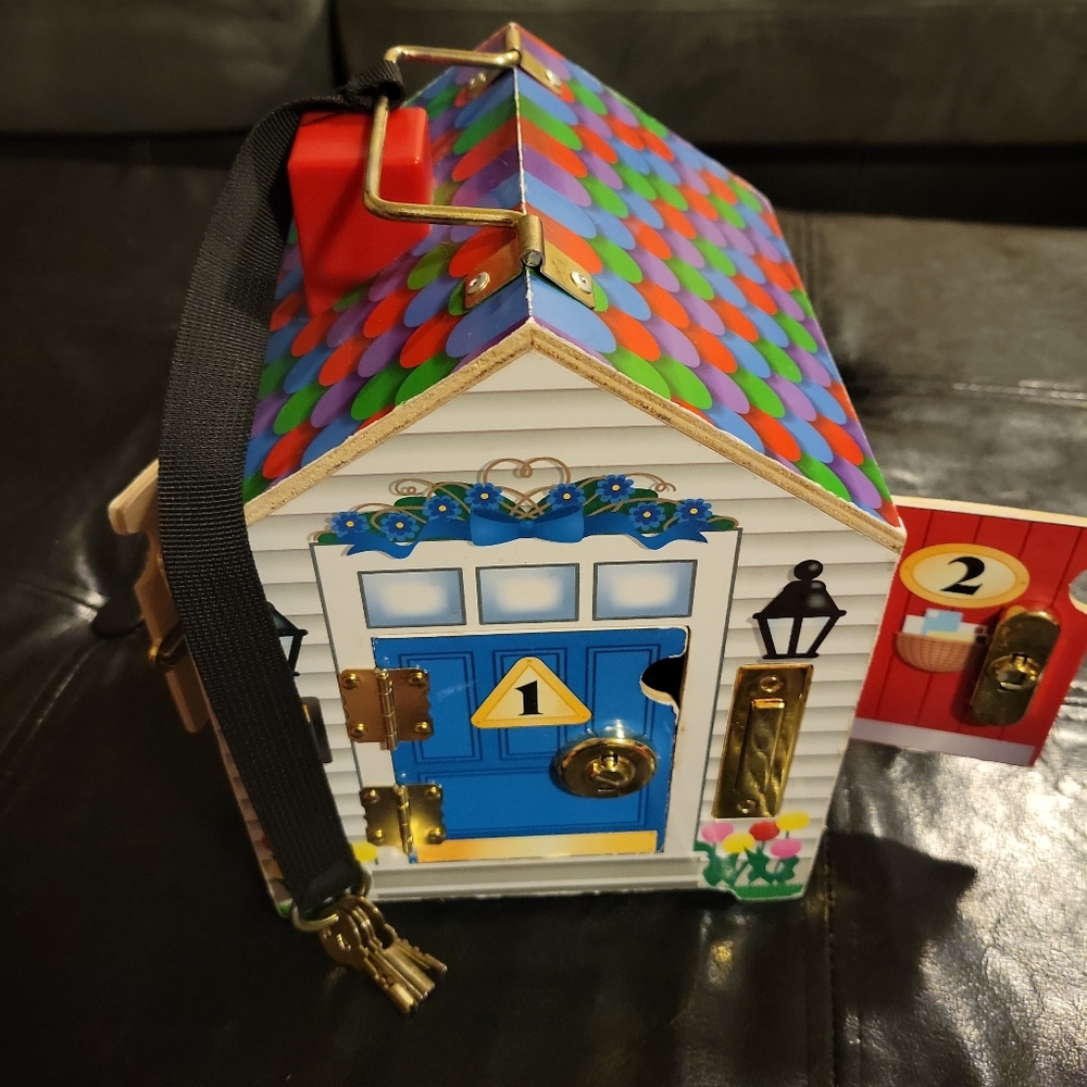 Melissa & Doug Take-Along Wooden Doorbell Dollhouse